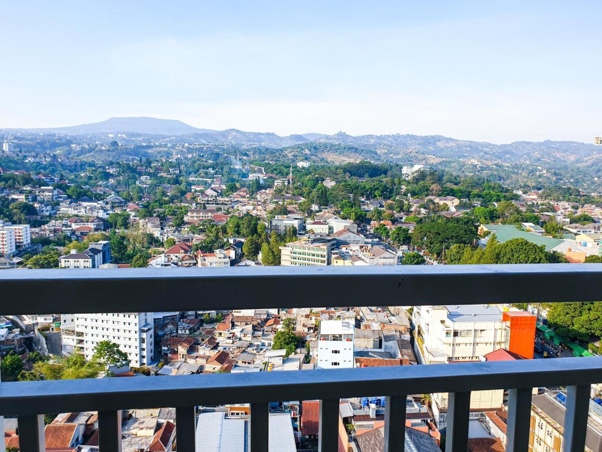 Aya Stays 4 At Parahyangan Apartemen